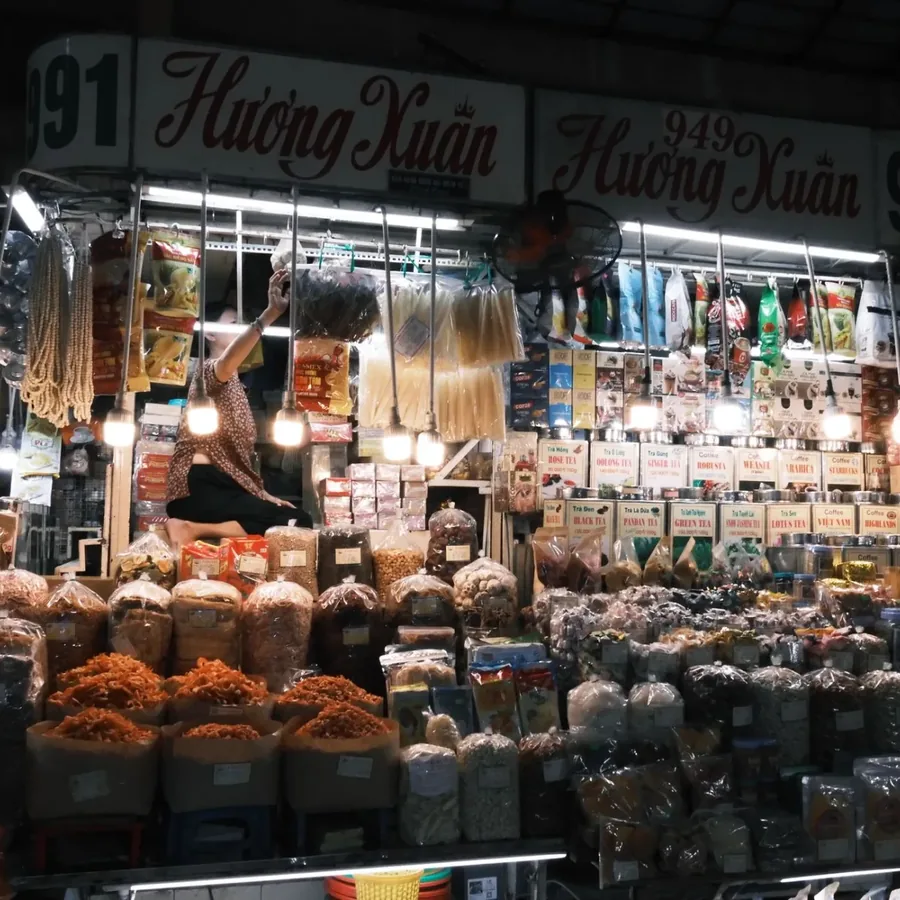 Bàn nướng đông khách tại Ốc Chảo